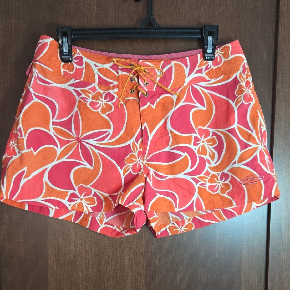 Patagonia 'Pataloha' Size 9 Tropical Floral Orange & Pink Board Surf Shorts